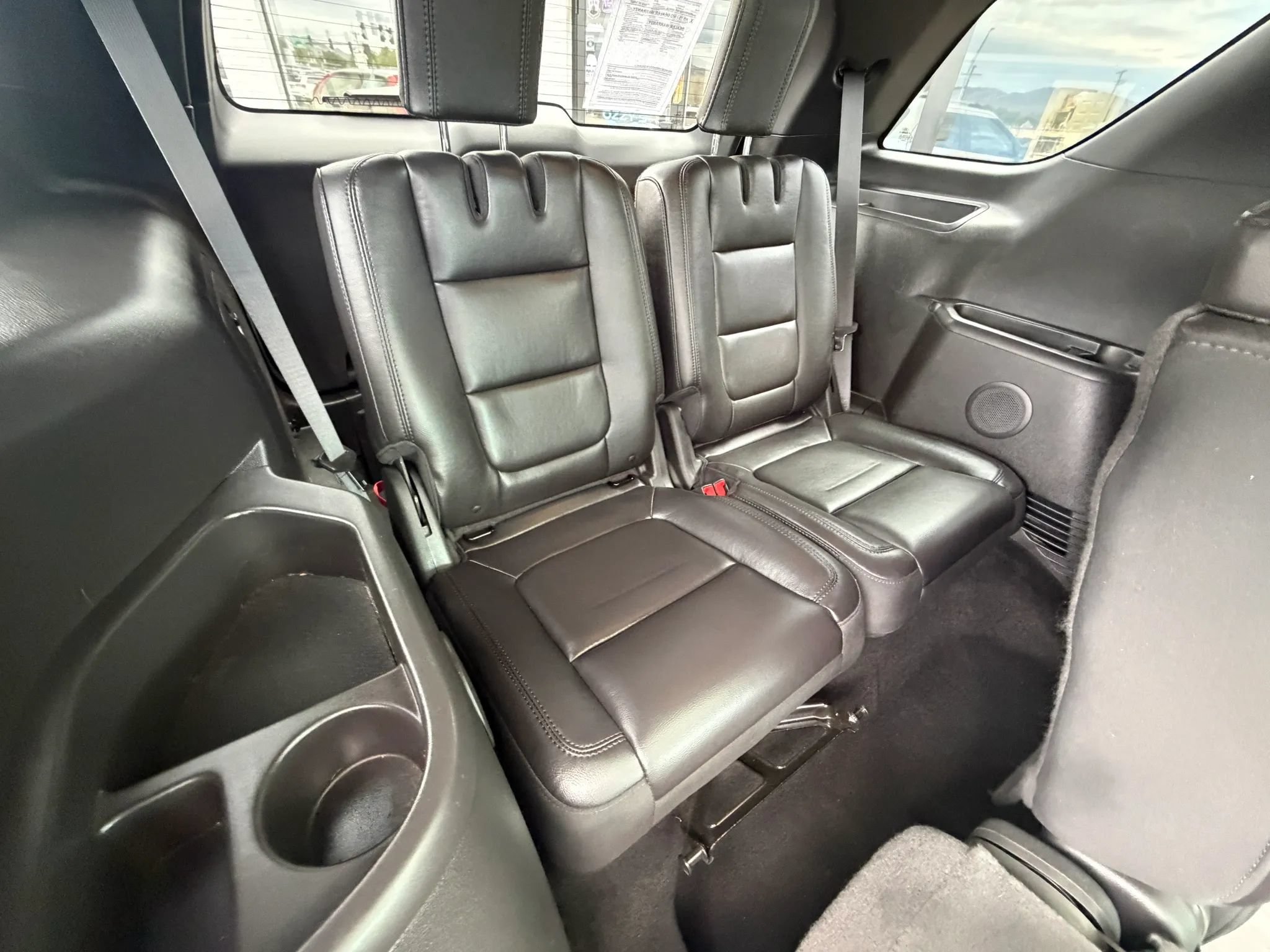 Used 2014 Ford Explorer XLT w/ Equipment Group 202A AWD/4WD image 17
