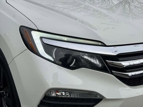 Used 2018 Honda Pilot Touring image 10