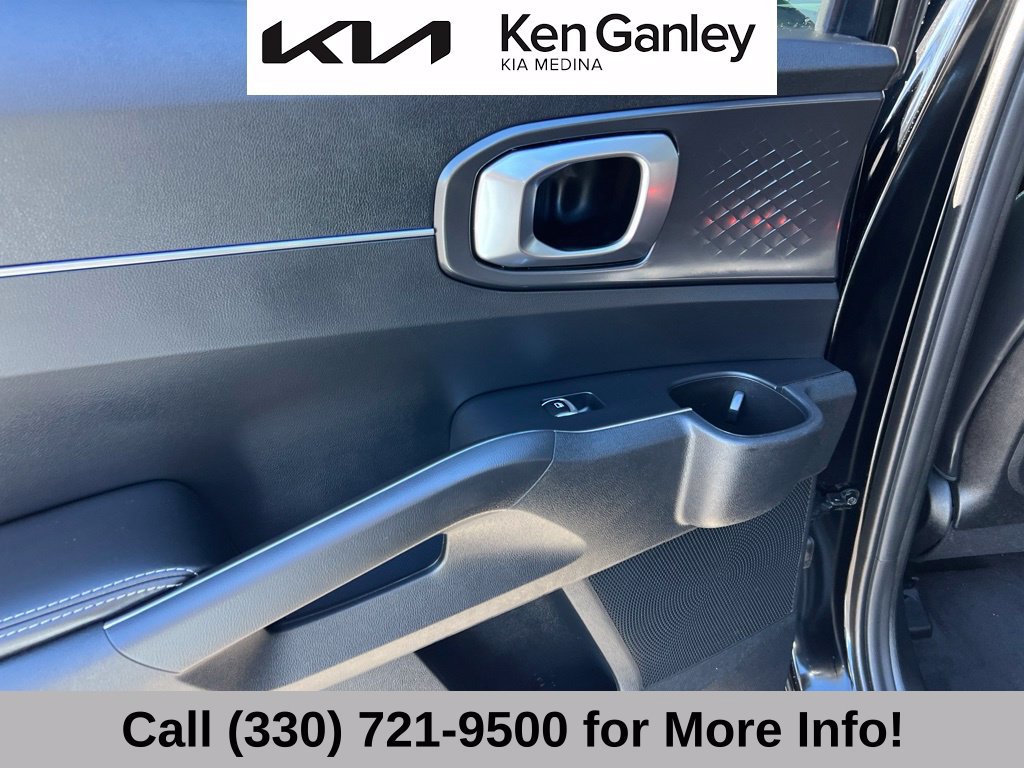 Certified 2024 Kia Sorento S w/ Panoramic Sunroof Package AWD/4WD image 45