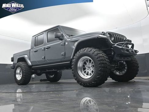 Used 2025 Jeep Gladiator Overland AWD/4WD image 17