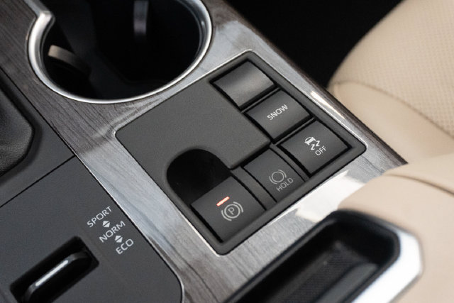 Used 2024 Toyota Highlander Platinum FWD image 25