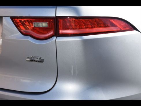Used 2019 Jaguar F-PACE Premium image 51