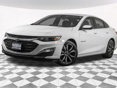 Used 2022 Chevrolet Malibu RS FWD image 2