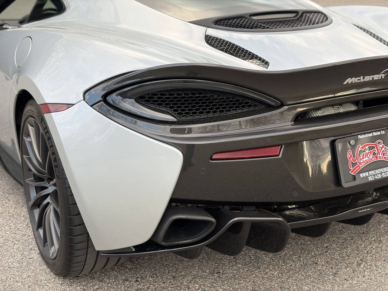 Used 2017 McLaren 570S RWD image 15
