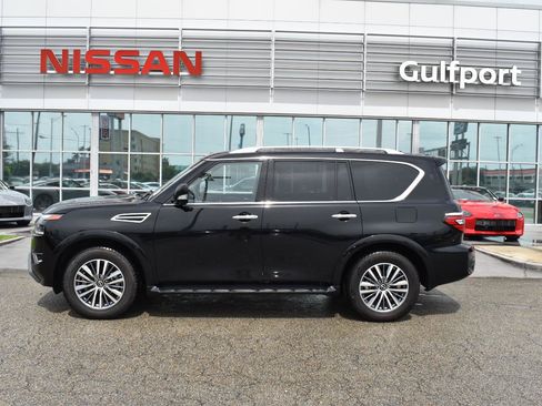 Used 2024 Nissan Armada SL w/ Captain's Chairs Package AWD/4WD image 3
