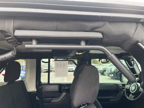 Used 2018 Jeep Wrangler Unlimited Sport S image 19