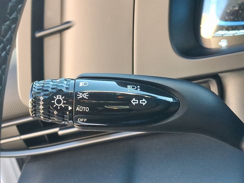 Certified 2025 Hyundai Elantra Sport image 26