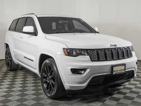 Used 2019 Jeep Grand Cherokee Altitude RWD image 13