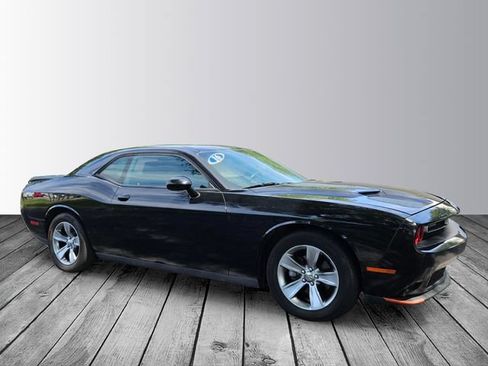 Used 2016 Dodge Challenger SXT RWD image 7