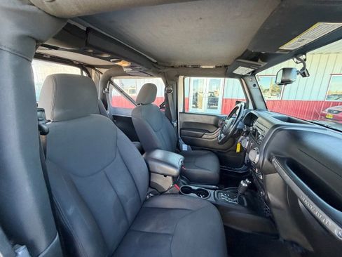 Used 2018 Jeep Wrangler Sport image 10
