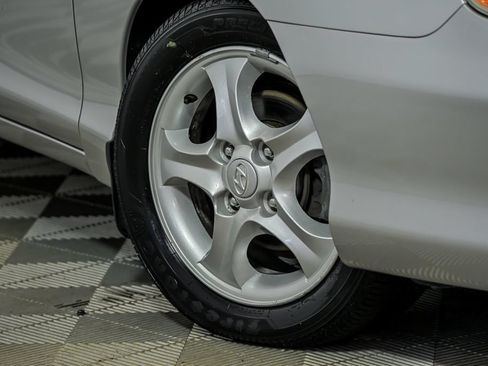 Used 2001 Hyundai Tiburon FWD image 3
