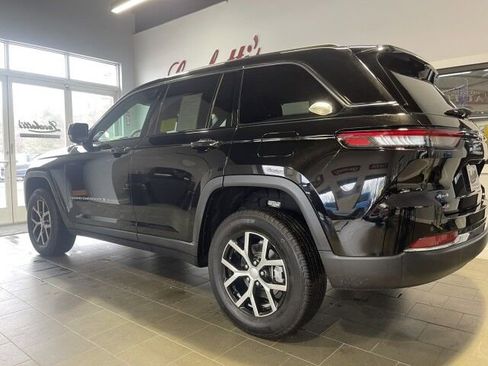 Used 2025 Jeep Grand Cherokee Limited w/ Luxury Tech Group II image 7