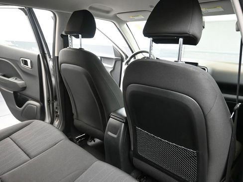 Certified 2023 Hyundai Venue SE image 15