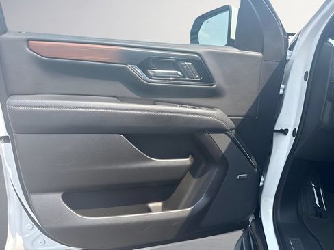 Used 2025 GMC Yukon Denali AWD/4WD image 27