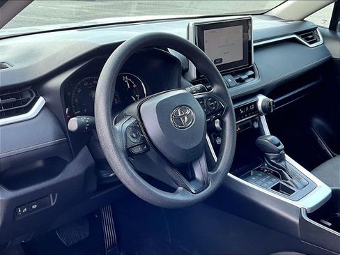 Used 2025 Toyota RAV4 XLE AWD/4WD image 8