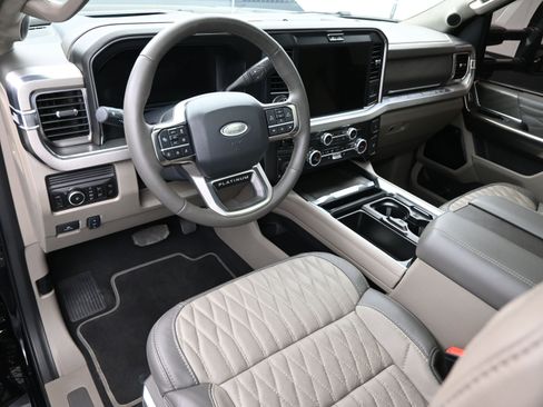 Used 2025 Ford F250 Platinum w/ Platinum Plus Package image 22