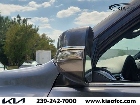 Used 2023 Lexus GX 460 Premium w/ Accessory Package AWD/4WD image 9