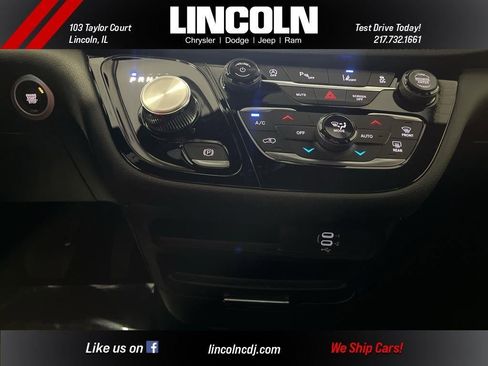 New 2026 Chrysler Pacifica Select image 23