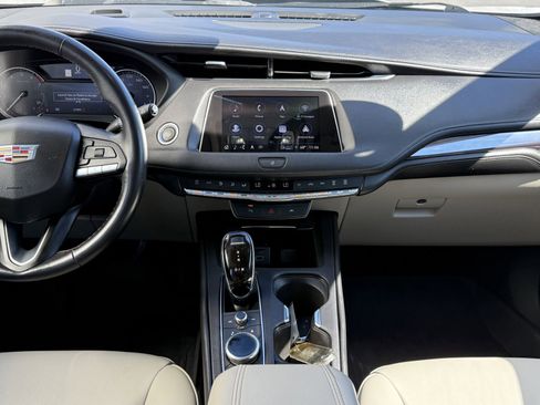 Used 2022 Cadillac XT4 Luxury w/ Driver Awareness Package image 13