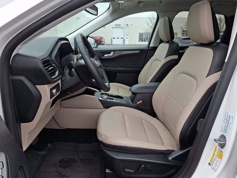 Used 2022 Ford Escape Titanium w/ Class II Trailer Tow Package image 16