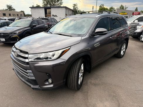 Used 2018 Toyota Highlander Limited w/ Carpet Mat Package (TMS) AWD/4WD image 5
