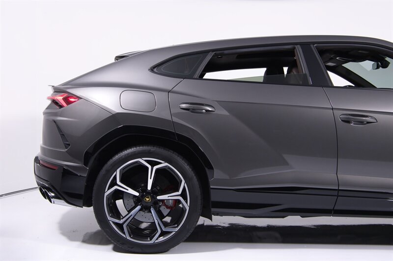 Used 2021 Lamborghini Urus AWD/4WD image 14