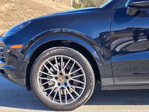 Certified 2023 Porsche Cayenne Platinum Edition image 12