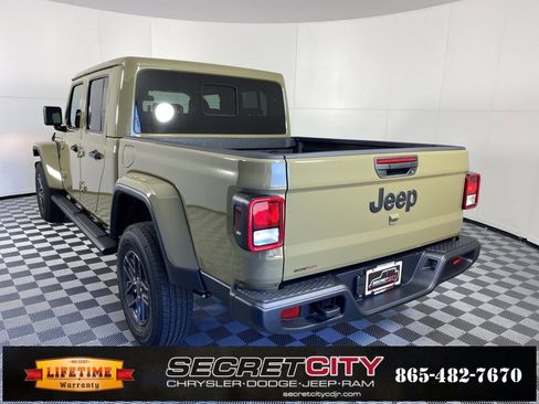 New 2025 Jeep Gladiator Sport image 5