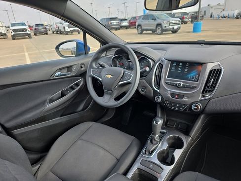 Used 2017 Chevrolet Cruze LT w/ Convenience Package image 11
