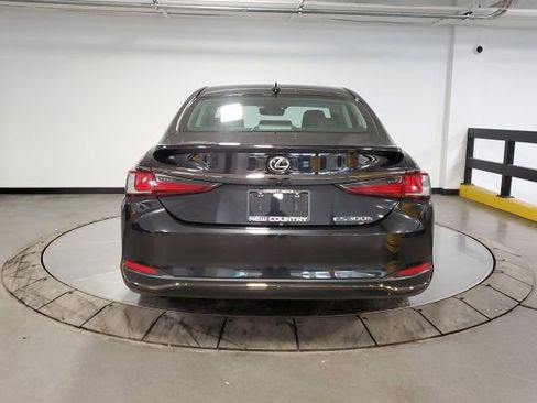 Used 2025 Lexus ES 300h F Sport w/ Technology Package image 7