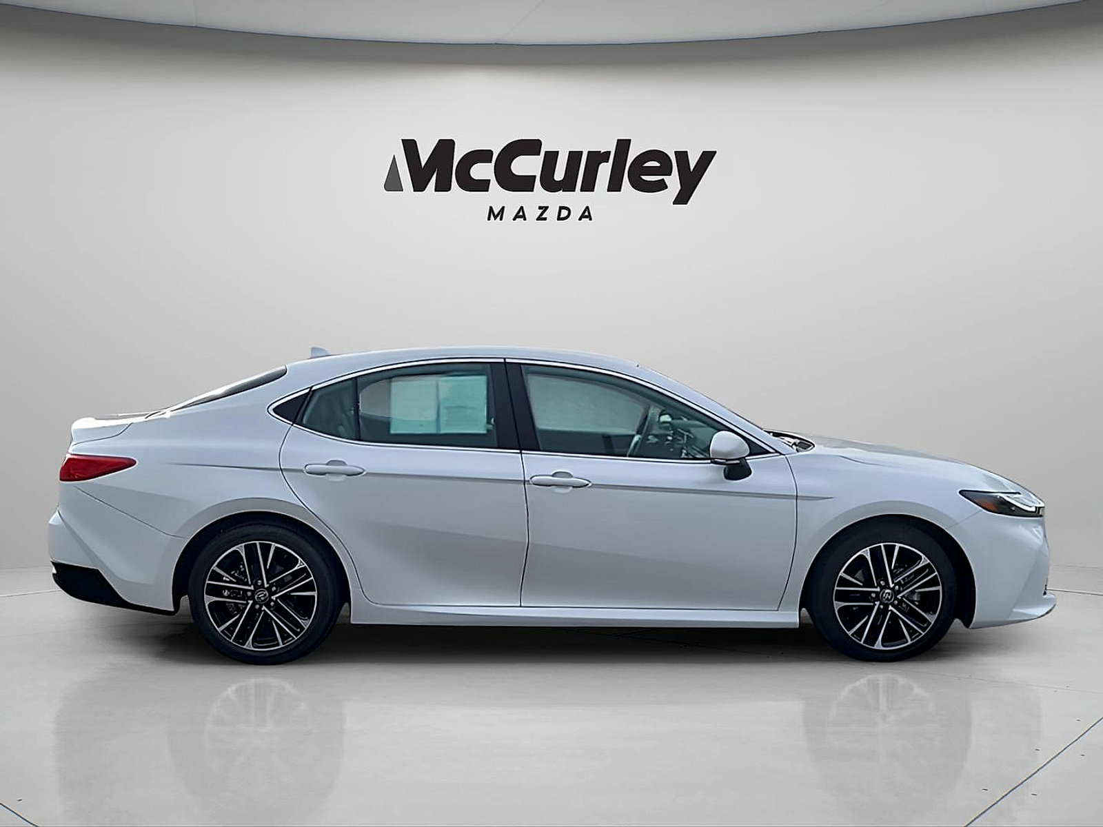 Used 2025 Toyota Camry XLE FWD image 8