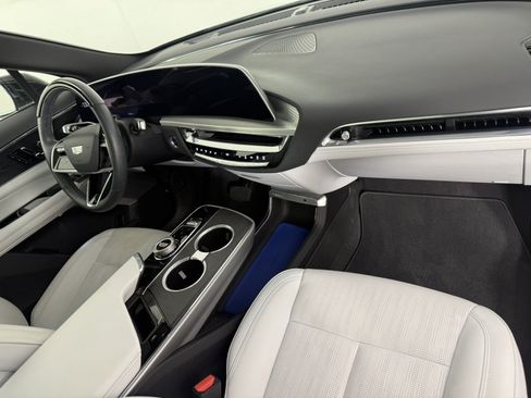Used 2024 Cadillac Lyriq Luxury AWD/4WD image 11