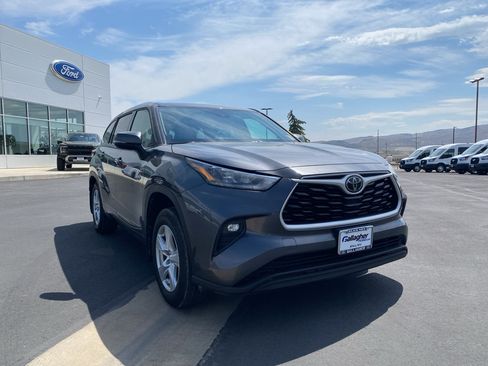 Used 2020 Toyota Highlander LE AWD/4WD image 17
