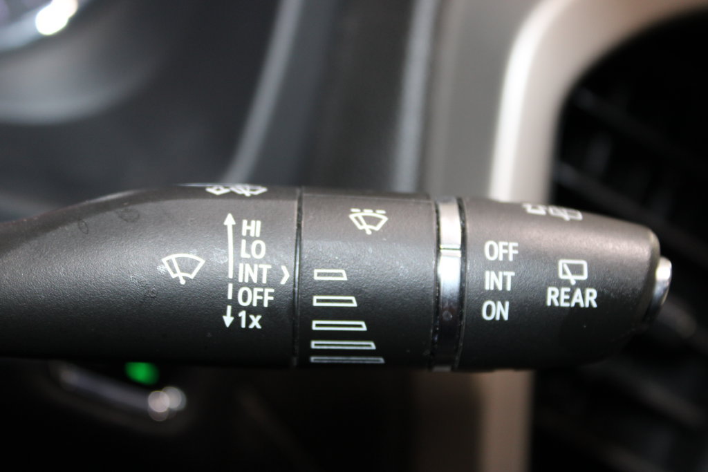Used 2023 GMC Acadia Denali FWD image 27
