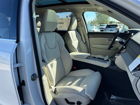 New 2026 Volvo XC90 B6 Ultra w/ Protection Package image 8