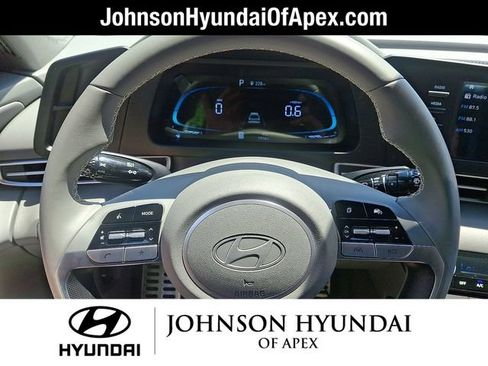 Certified 2025 Hyundai Elantra Sport FWD image 18