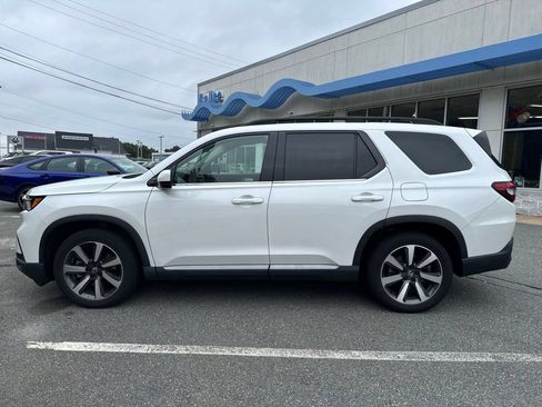 Used 2023 Honda Pilot Touring image 2