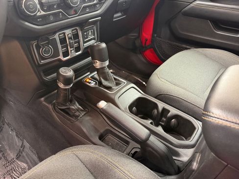 Used 2025 Jeep Wrangler Unlimited Sahara AWD/4WD image 41