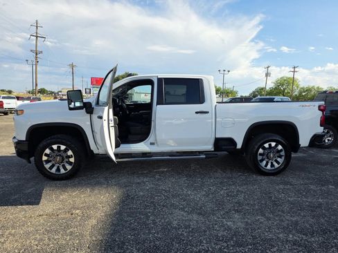 Used 2022 Chevrolet Silverado 2500 Custom w/ Infotainment Package AWD/4WD image 9