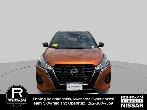 Used 2022 Nissan Kicks SR w/ Premium Package FWD image 2