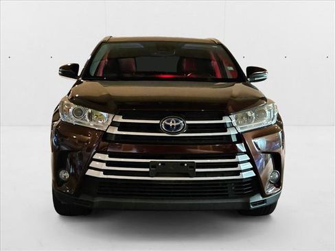 Used 2019 Toyota Highlander XLE image 2