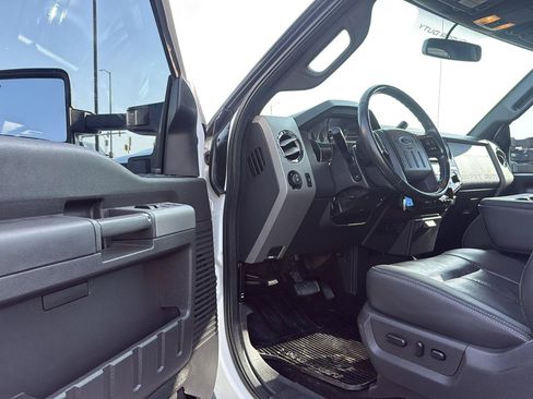 Used 2011 Ford F250 Lariat w/ Lariat Interior Pkg AWD/4WD image 14