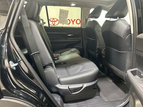 Used 2026 Toyota Grand Highlander Limited AWD/4WD image 14
