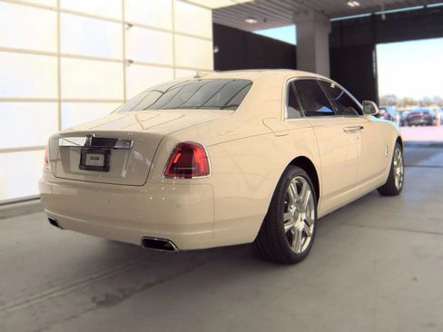 Used 2016 Rolls-Royce Ghost RWD image 8