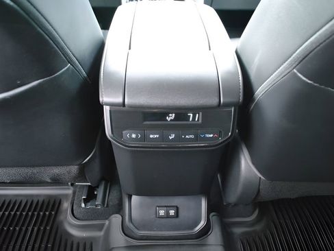 Used 2021 Toyota Highlander XLE image 34