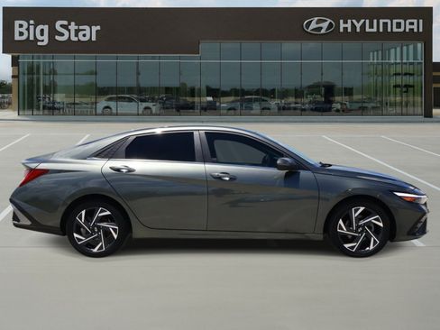 Used 2024 Hyundai Elantra SEL w/ Convenience Package FWD image 5