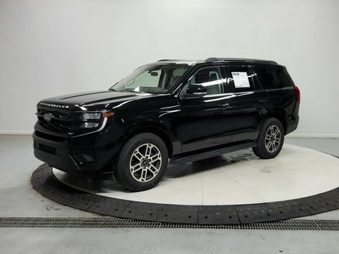 Used 2025 Ford Expedition Active RWD image 4