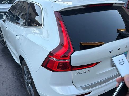Used 2018 Volvo XC60 T5 Momentum w/ Convenience Package AWD/4WD image 5