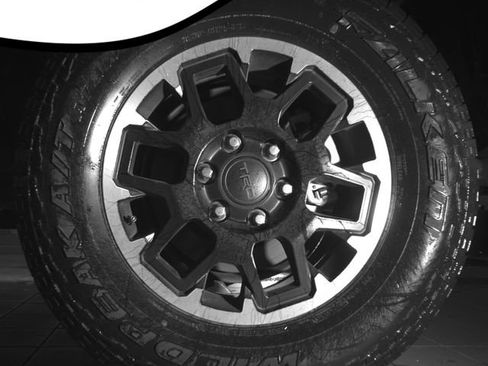 Used 2025 Toyota Tacoma TRD Off-Road AWD/4WD image 28