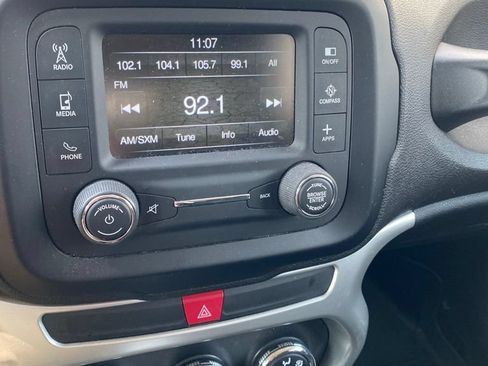 Used 2017 Jeep Renegade Latitude AWD/4WD image 10